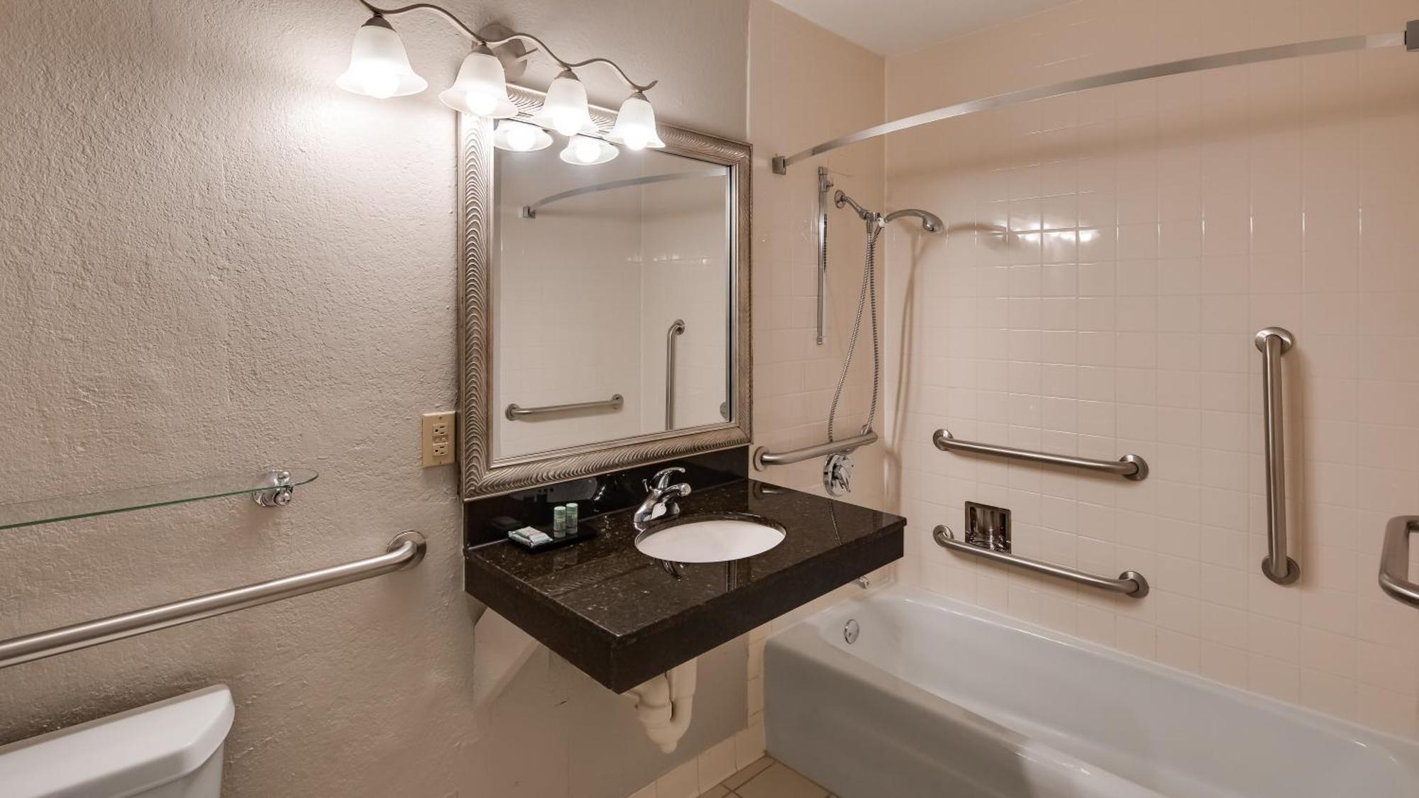 Best Western Tomah Hotel Экстерьер фото